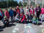 «Как прекрасен этот мир!»: конкурс рисунков на асфальте в микрорайоне Чкаловск